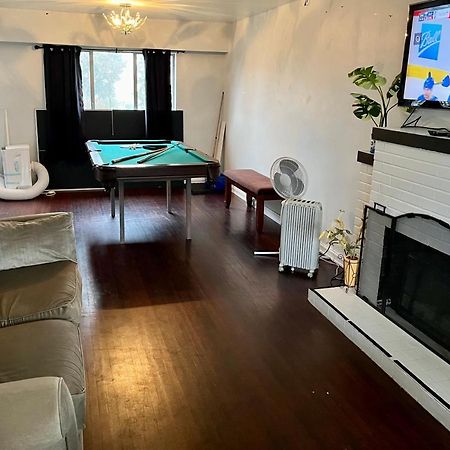 Vintage - 3 Bed House - North Surrey - Ping-Pong And Pool Table - Tv Cable Villa ภายนอก รูปภาพ