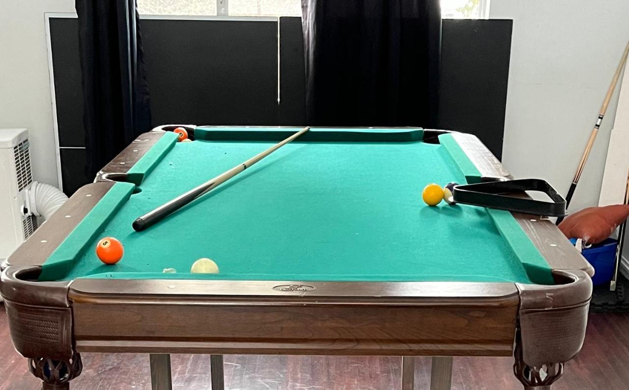 Vintage - 3 Bed House - North Surrey - Ping-Pong And Pool Table - Tv Cable Villa ภายนอก รูปภาพ
